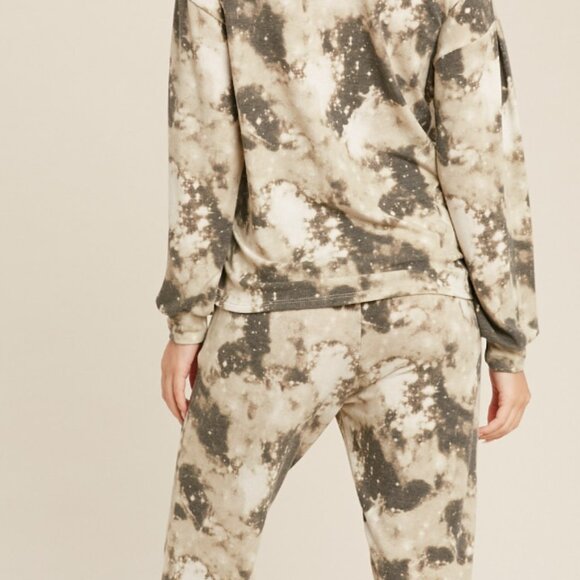 110 $22. Live Start, NWT 2 piece loungewear set Vtop and Jogger Olive - Picture 8 of 13